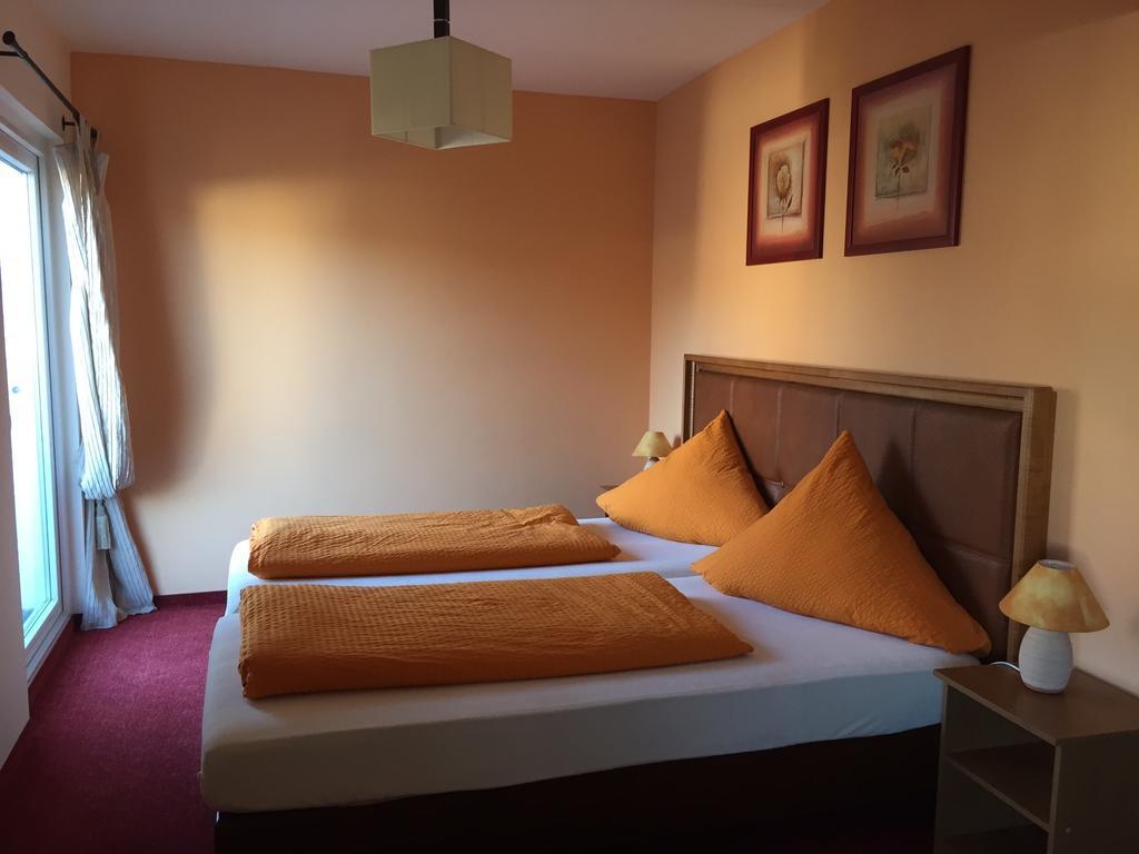 Haus Der Gastlichkeit Hotel Ratingen Ruang foto