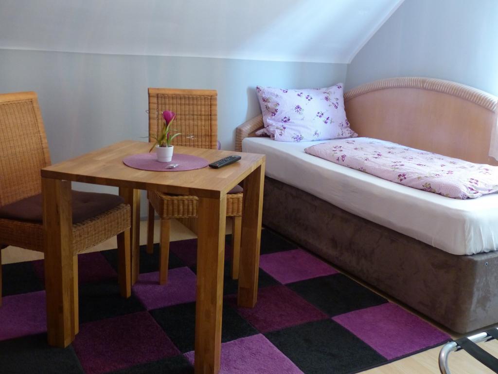 Haus Der Gastlichkeit Hotel Ratingen Bagian luar foto